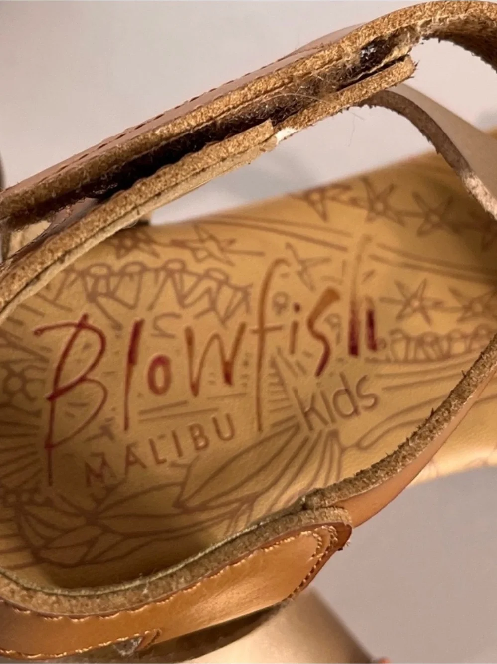 Blowfish Malibu Kids Loverli-K Tan Pearl Gold Wedge Sandals EUC Size 4